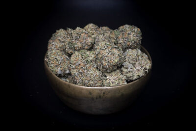 Black Van Bowl w Vanilla Kush Indica AAA+