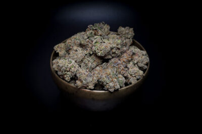 Strawberry Jerry Sat Bowl w Strawberry Jerry Sativa AAAA